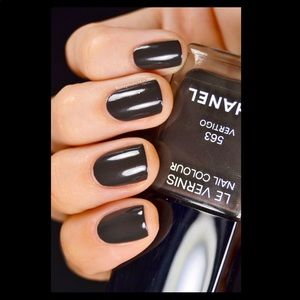 Chanel Le Vernis Nail Color 563 - Vertigo